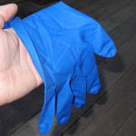 Одноразовые резиновые перчатки
